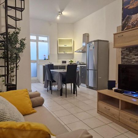 Modern Sliema Duplex Two Bedroom Apartment Buitenkant foto