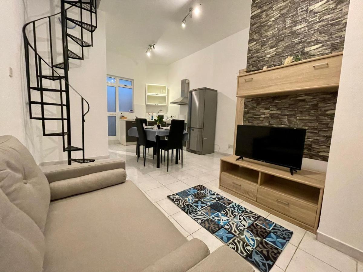 Modern Sliema Duplex Two Bedroom Apartment Buitenkant foto
