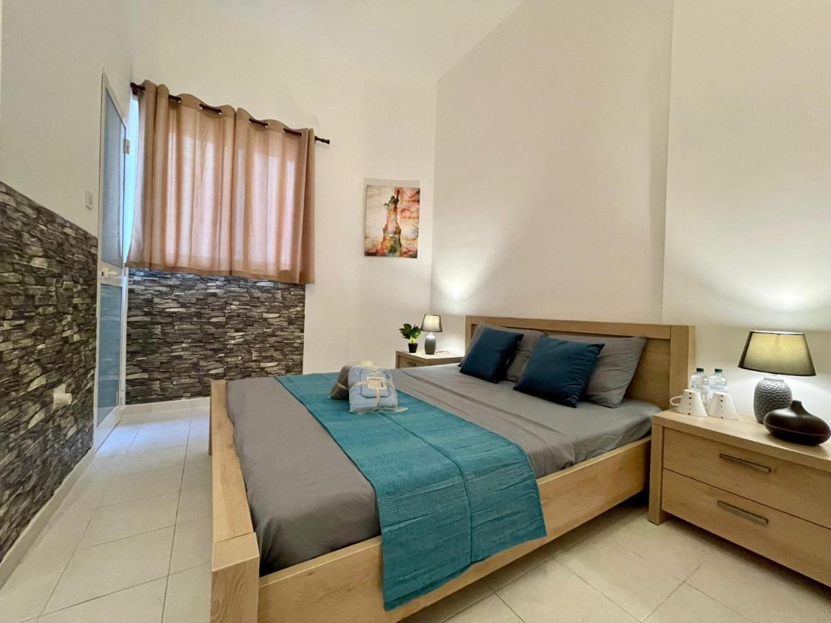 Modern Sliema Duplex Two Bedroom Apartment Buitenkant foto
